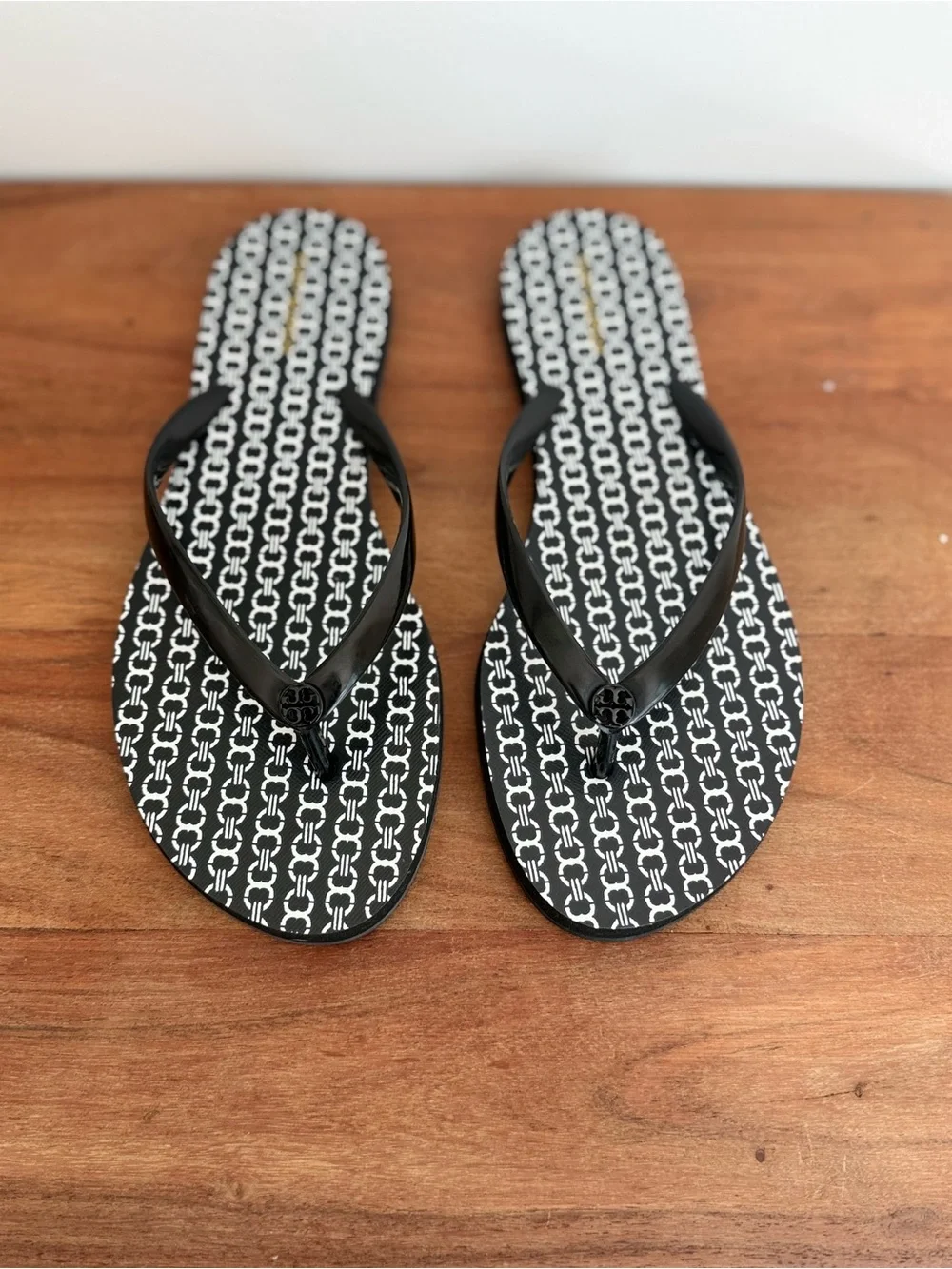 Tory Burch Chelsea Flip Flop Sandals - Size 7 - Black - Perfect condition